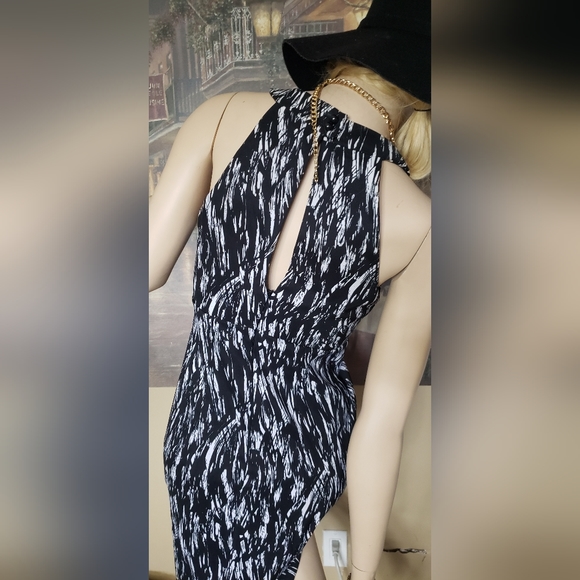 🚨Black and White Connected Apparel Dress🚨 - Picture 6 of 8